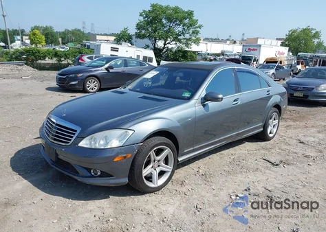 2008 Mercedes-Benz S 550 4Matic z USA, uszkodzony, nr VIN WDDNG86X48A208799